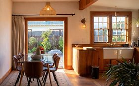 Kowhai Cottage, Pizza Oven, Super Central - Kk32726
